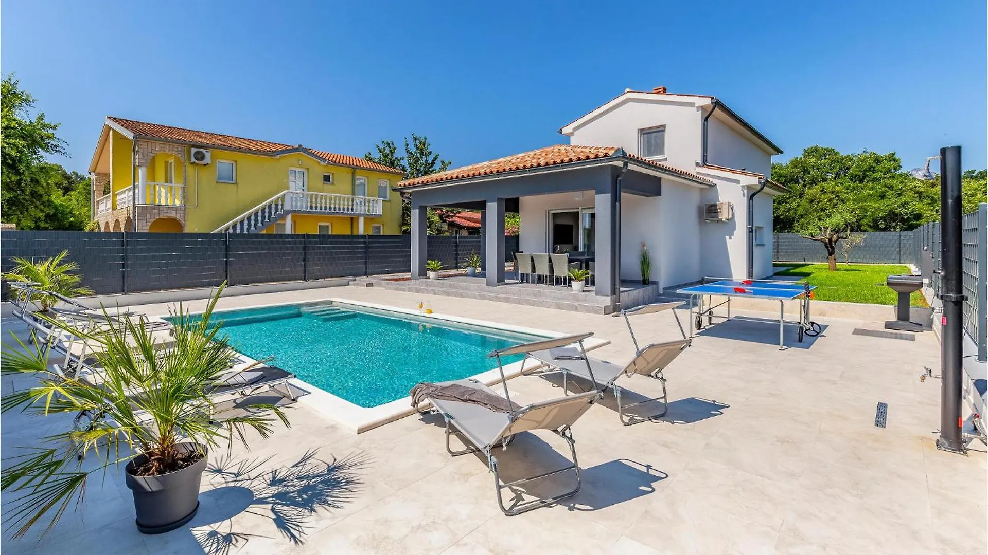 3 Bedroom Amazing Home In Stinjan