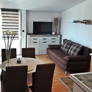  Apartment Tatic
